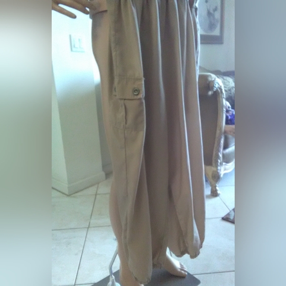 BNWOT JUMPER BEIGE BY TOXIK 3 GATHERED WAIST TOP & SIDE PKTS MED CAPRI STYLE - Picture 2 of 8